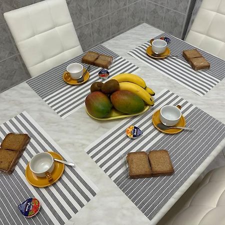 Casa Eleonora: A 5 Min Dal Mare + Free Parking Lägenhet Ventimiglia Exteriör bild