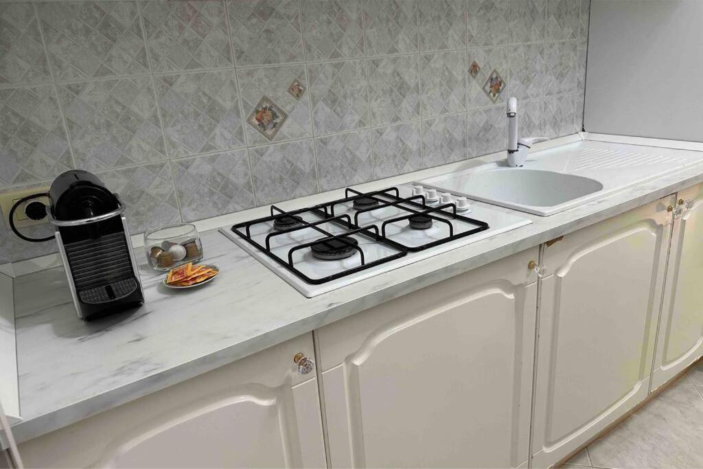 Casa Eleonora: A 5 Min Dal Mare + Free Parking Lägenhet Ventimiglia Exteriör bild