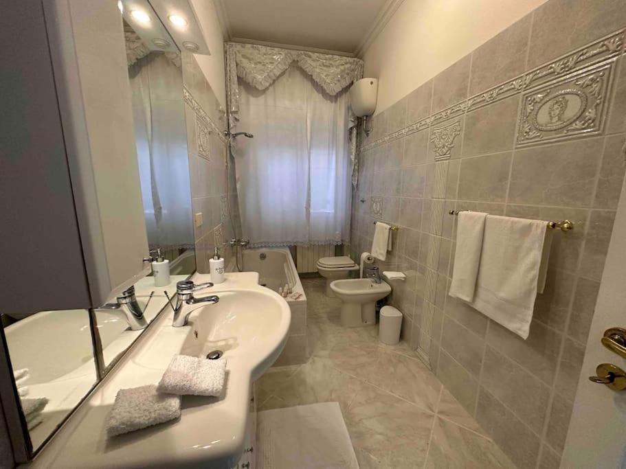 Casa Eleonora: A 5 Min Dal Mare + Free Parking Lägenhet Ventimiglia Exteriör bild