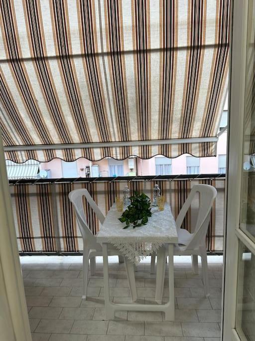 Casa Eleonora: A 5 Min Dal Mare + Free Parking Lägenhet Ventimiglia Exteriör bild